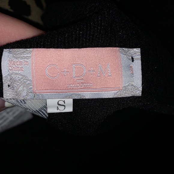 Half black / Half animal print long button down NEW - Picture 4 of 5